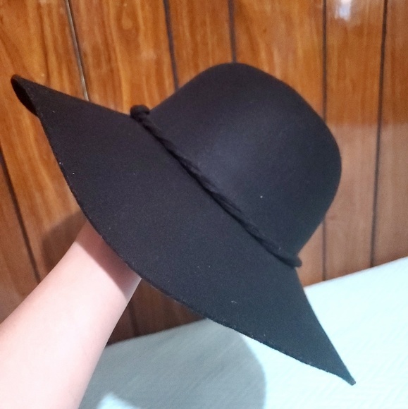 Express Accessories - Express black floppy hat